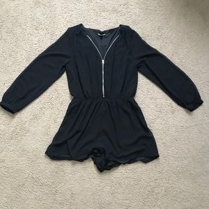 ✨Express Black Romper Size M✨